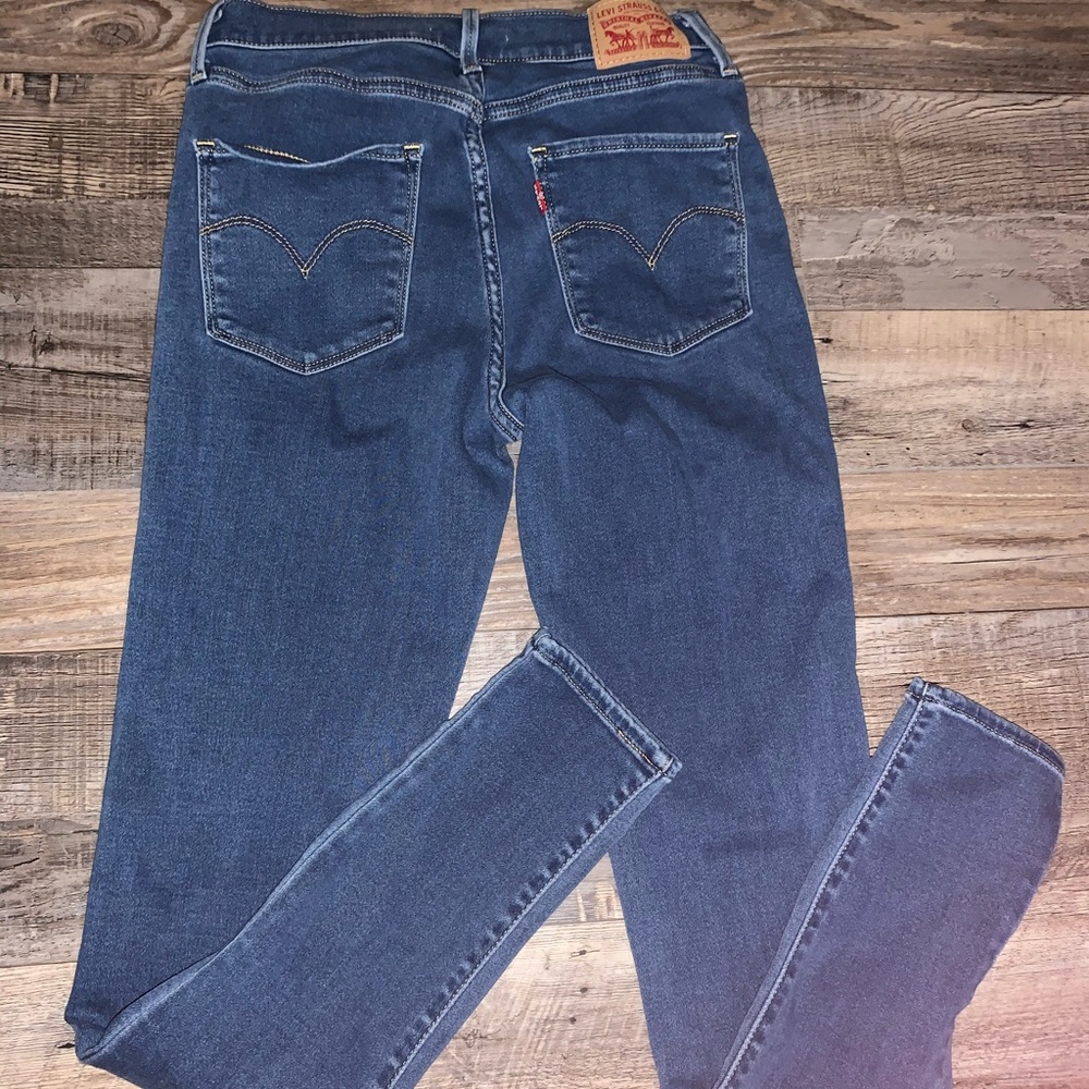 High-Rise Skinny Levi’s. New without tags. 29x30.
